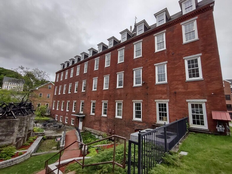 1 Mill Plz, Laconia, NH à vendre - Photo de l’immeuble – Image 1 sur 9