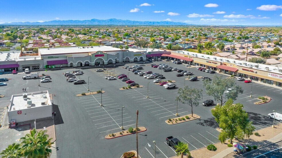 10720 W Indian School Rd, Phoenix, AZ à louer - Photo de l’immeuble – Image 2 sur 4