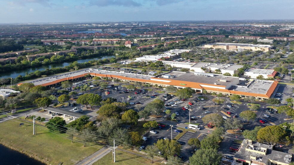 100-352 S Flamingo Rd, Pembroke Pines, FL à louer - Photo de l’immeuble – Image 1 sur 22