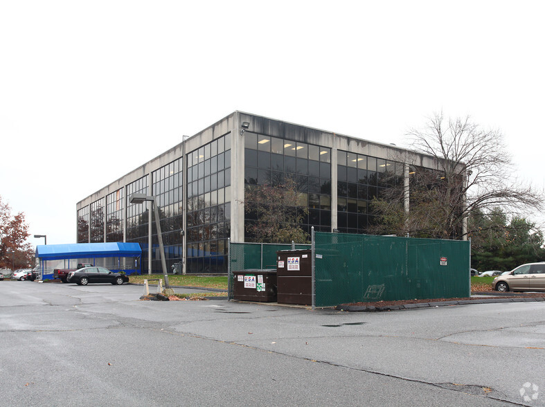 113 Elm St, Enfield, CT à louer - Photo de l’immeuble – Image 2 sur 28