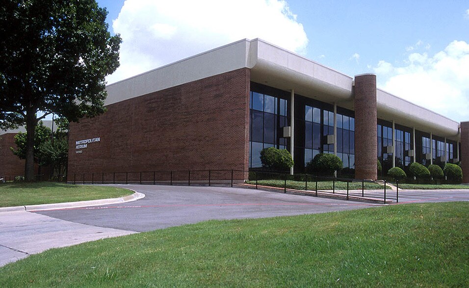 14140 Midway Rd, Farmers Branch, TX à louer - Photo de l’immeuble – Image 2 sur 6