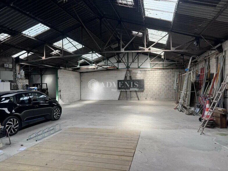 Local d'activités dans Colombes à vendre - Photo de l’immeuble – Image 3 sur 8