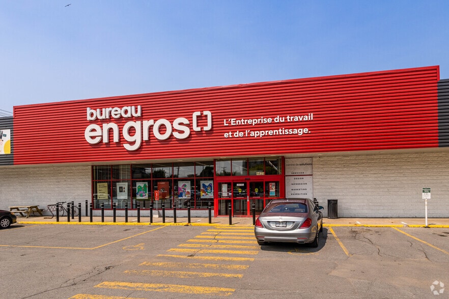 4625-4679 Rue Jean-Talon E, Saint-leonard, QC à louer - Photo principale – Image 1 sur 6
