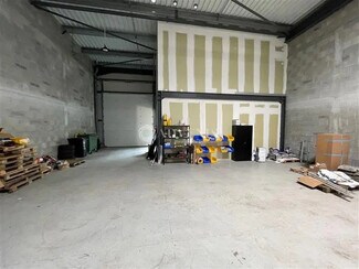 Plus de détails pour Local d'activités à louer