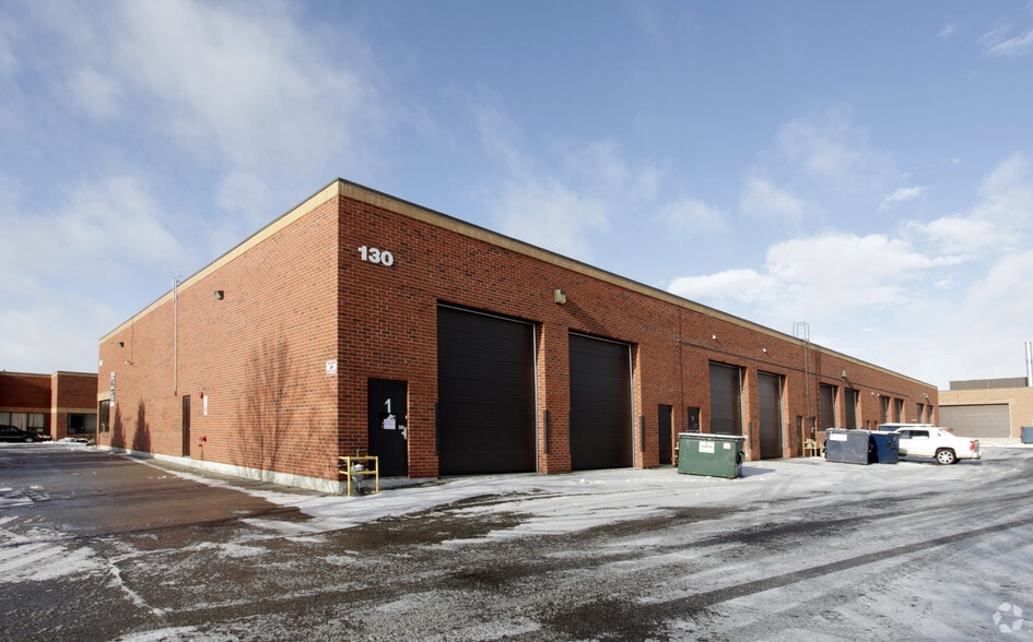 130 Bradwick Dr, Concord, ON à louer - Photo de l’immeuble – Image 2 sur 4