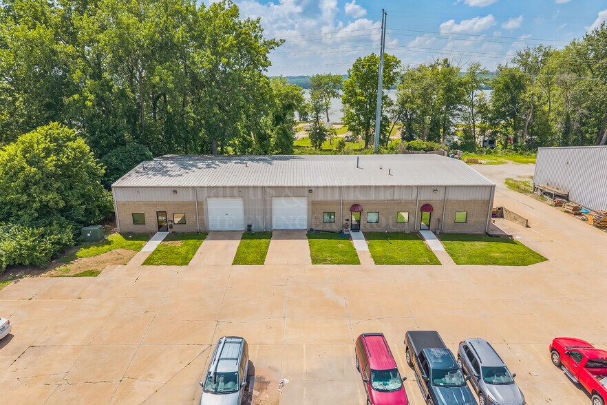 Thunderbird Commerce Park portefeuille de 8 biens à vendre sur LoopNet.fr - Photo de l’immeuble – Image 3 sur 10