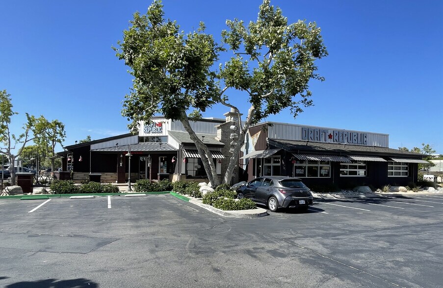 5958 Avenida Encinas, Carlsbad, CA à louer - Photo de l’immeuble – Image 1 sur 5