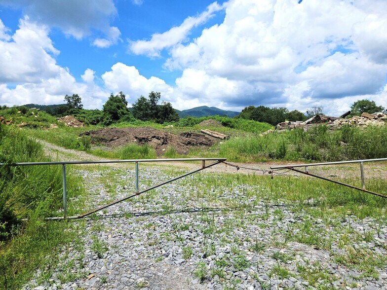US Highway 70 Hwy, Swannanoa, NC à vendre - Photo de l’immeuble – Image 2 sur 7