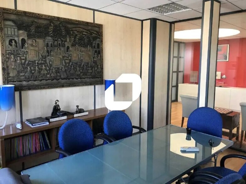 5 Rue Jean-Elysée Dupuy, Champagne-au-Mont-d'Or à louer - Photo de l’immeuble – Image 2 sur 6