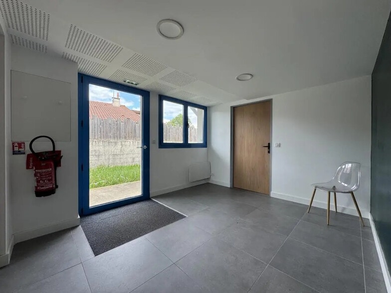 Local commercial dans Saint-Loubès à louer - Photo intérieure – Image 2 sur 12