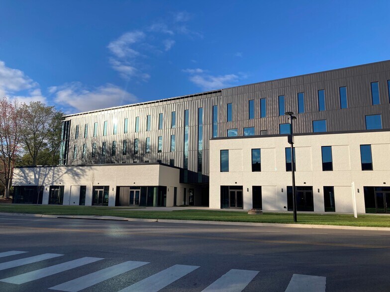 1300 Enterprise Way, Huntsville, AL à louer - Photo de l’immeuble – Image 3 sur 8