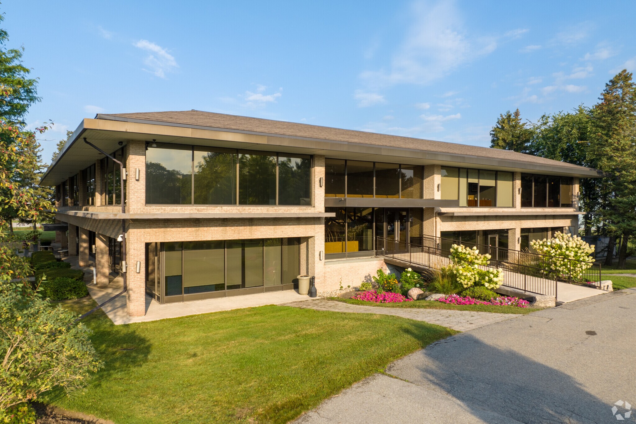 180 Renfrew Dr, Markham, ON à louer Photo principale– Image 1 sur 5