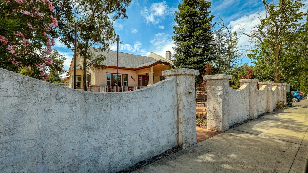 2437 Old Eureka Way, Redding, CA à louer - Photo de l’immeuble – Image 3 sur 29