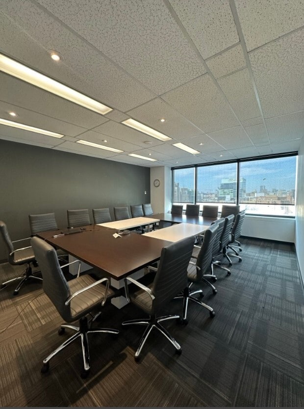 180 Dundas St W, Toronto, ON à louer Photo intérieure– Image 1 sur 5