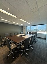 180 Dundas St W, Toronto, ON à louer Photo intérieure– Image 1 sur 5