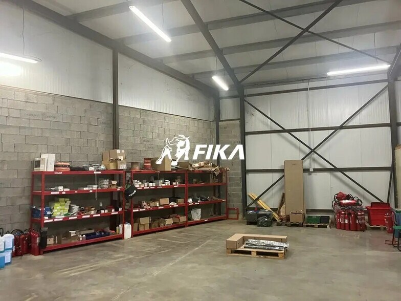 Local d’activités dans L'Isle-Jourdain à louer - Photo de l’immeuble – Image 2 sur 9