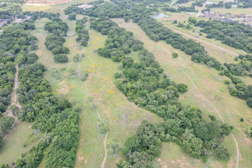 Just East of TX Highway 174, Burleson, TX à vendre - Photo de l’immeuble – Image 3 sur 5