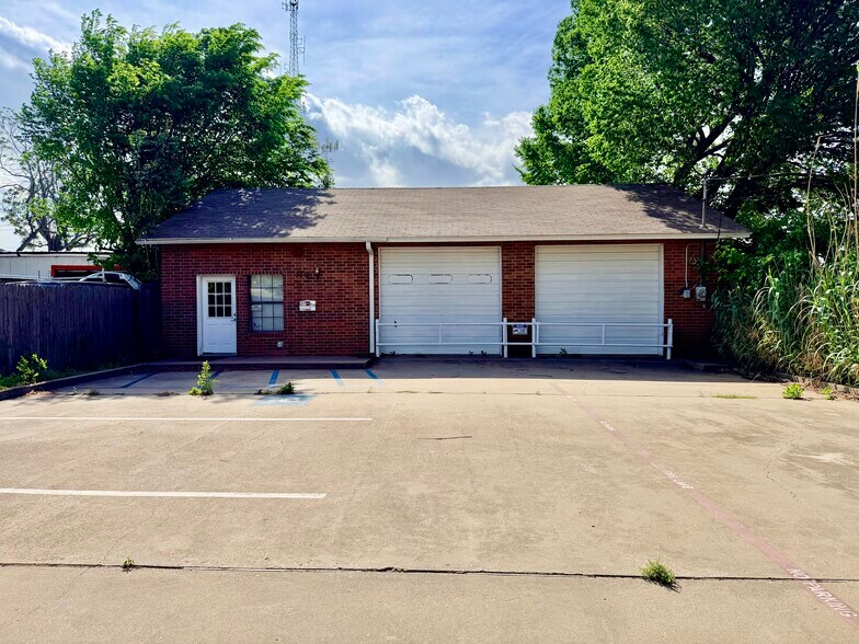 730 Wainwright St, Denton, TX à louer - Photo de l’immeuble – Image 1 sur 14