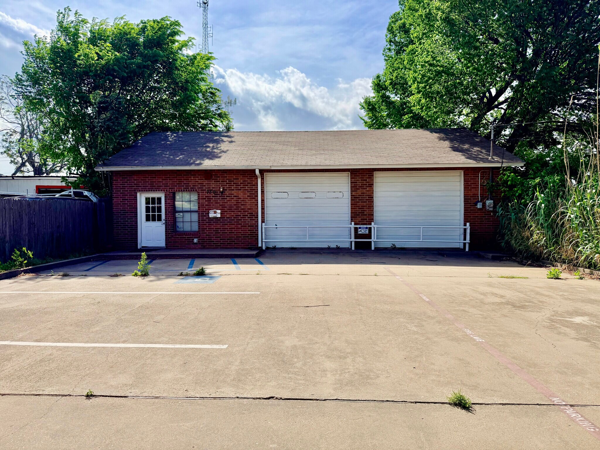 730 Wainwright St, Denton, TX à louer Photo de l’immeuble– Image 1 sur 15