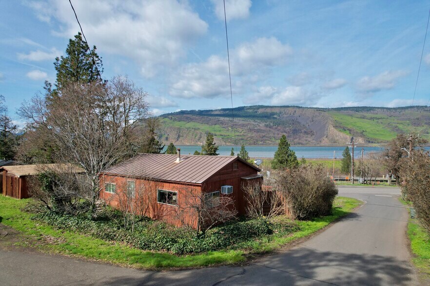 102 Idaho St, Mosier, OR à vendre - Photo de l’immeuble – Image 2 sur 11