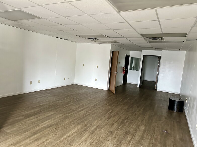 6810 S Cedar St, Lansing, MI à louer - Photo intérieure – Image 3 sur 4