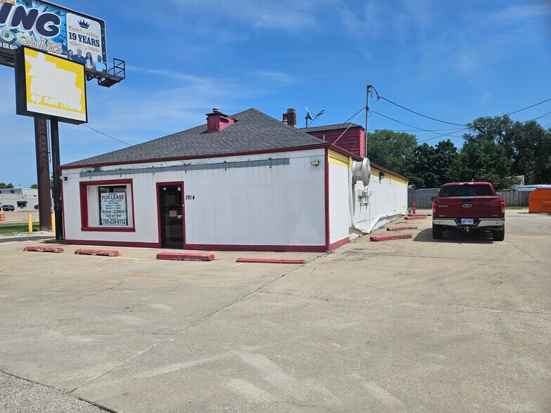 1914 NW Topeka Blvd, Topeka, KS à vendre - Photo de l’immeuble – Image 3 sur 3