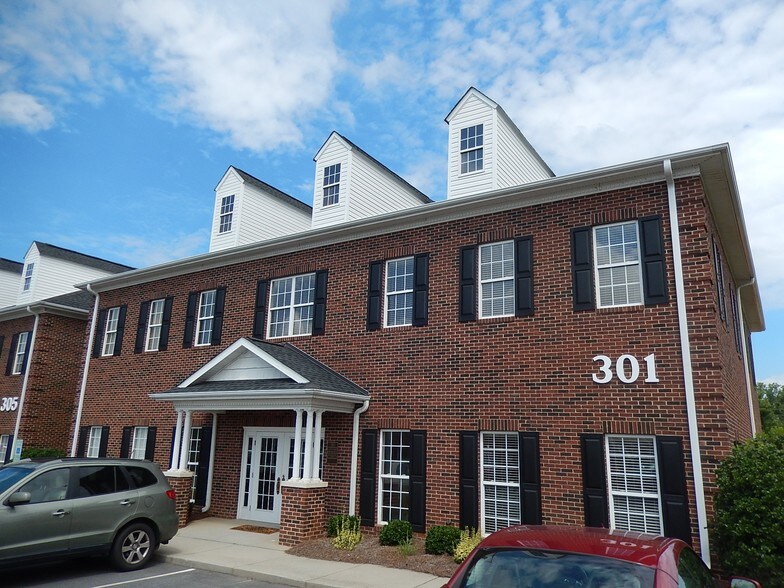 301 Post Office Dr, Indian Trail, NC à louer - Photo de l’immeuble – Image 1 sur 10