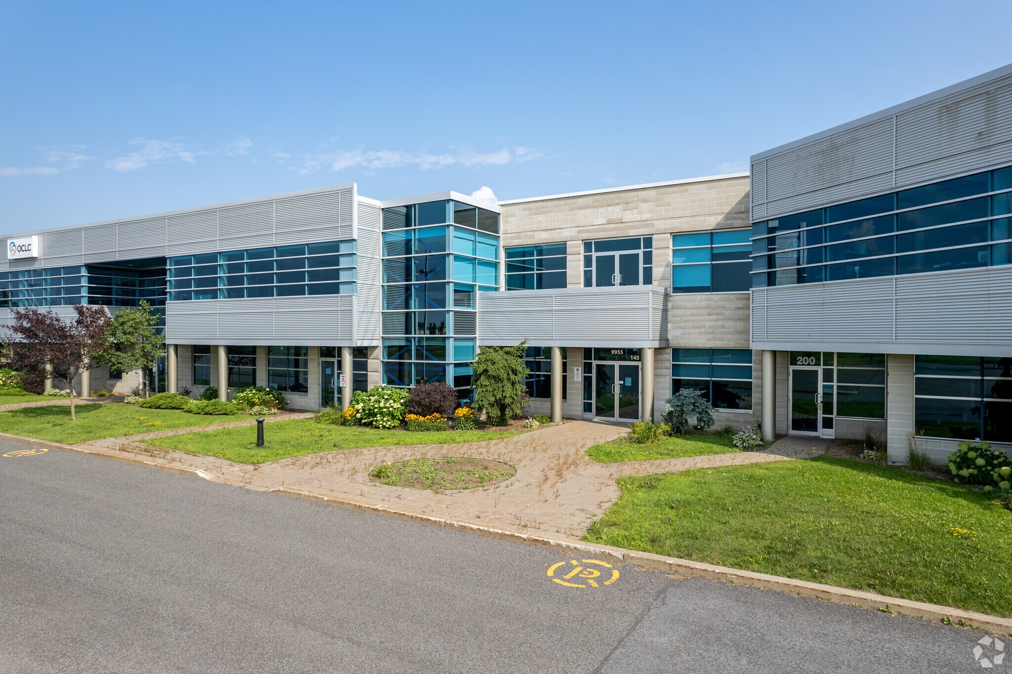 9955 Rue De Châteauneuf, Brossard, QC à louer Photo principale– Image 1 sur 25