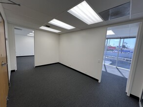 8405 Pershing Dr, Los Angeles, CA à louer Photo intérieure– Image 2 sur 11