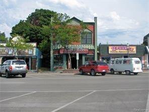 215 E Central Ave, Mackinaw City, MI à louer - Photo de l’immeuble – Image 3 sur 24