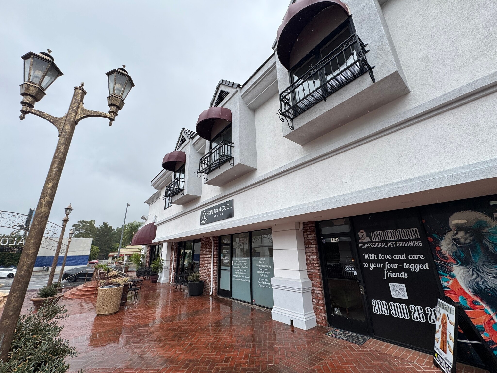 15928 Ventura Blvd, Encino, CA à louer Photo de l’immeuble– Image 1 sur 10