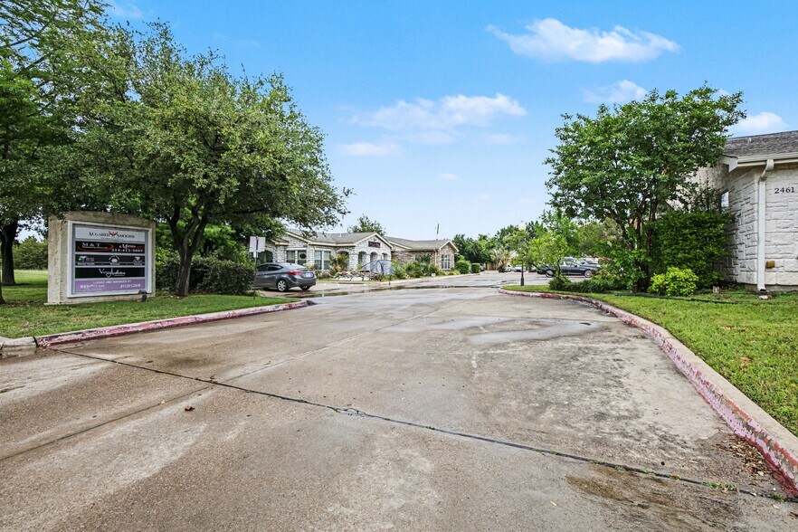 2451-2461 Robinson Rd, Grand Prairie, TX à vendre - Photo de l’immeuble – Image 3 sur 50