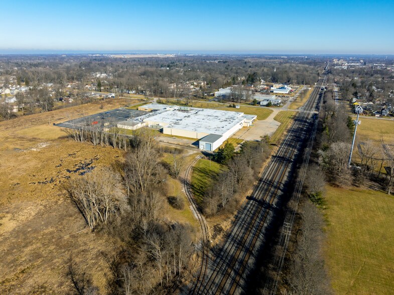 7920 Mapleway Dr, Olmsted Falls, OH à vendre - Aérien – Image 2 sur 2