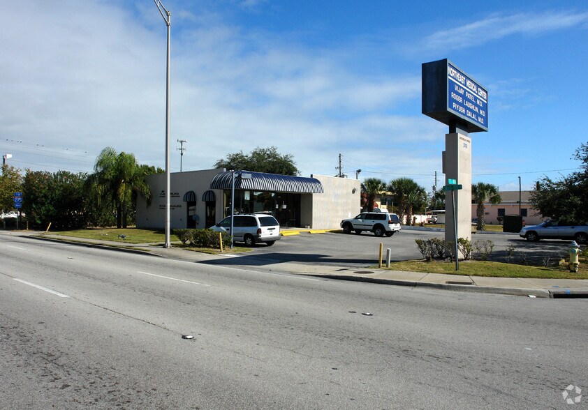 3701 4th St N, Saint Petersburg, FL à louer - Photo de l’immeuble – Image 2 sur 2