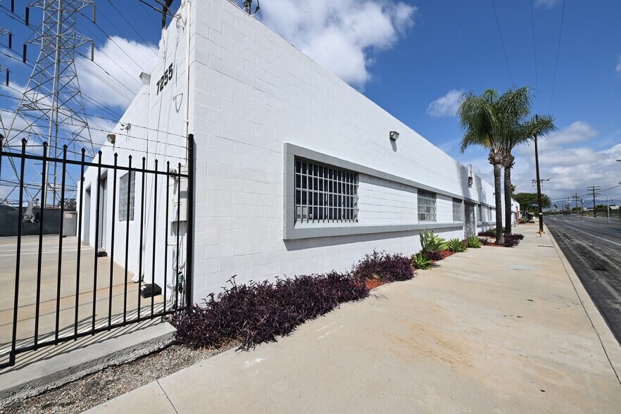 7311 Radford Ave, North Hollywood, CA à louer - Photo de l’immeuble – Image 2 sur 14