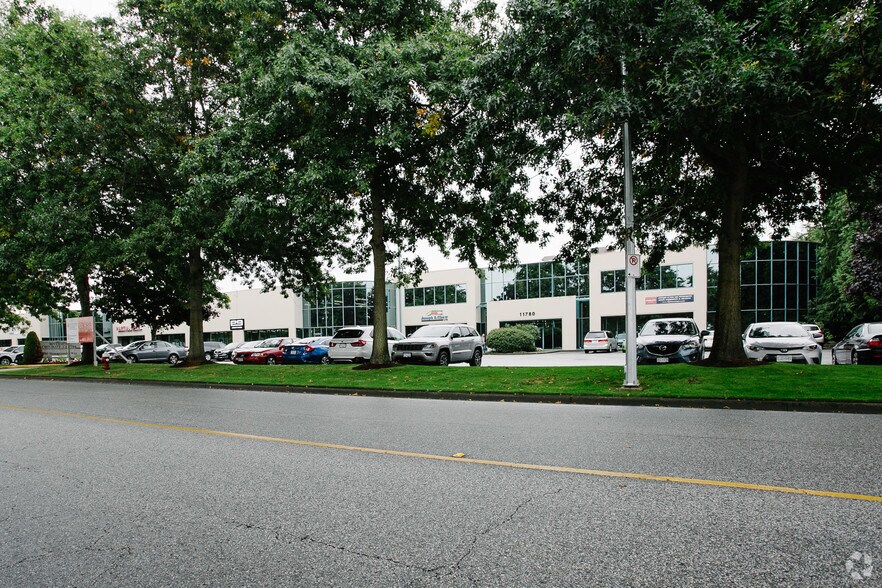 11780 Hammersmith Way, Richmond, BC à louer - Photo de l’immeuble – Image 2 sur 17