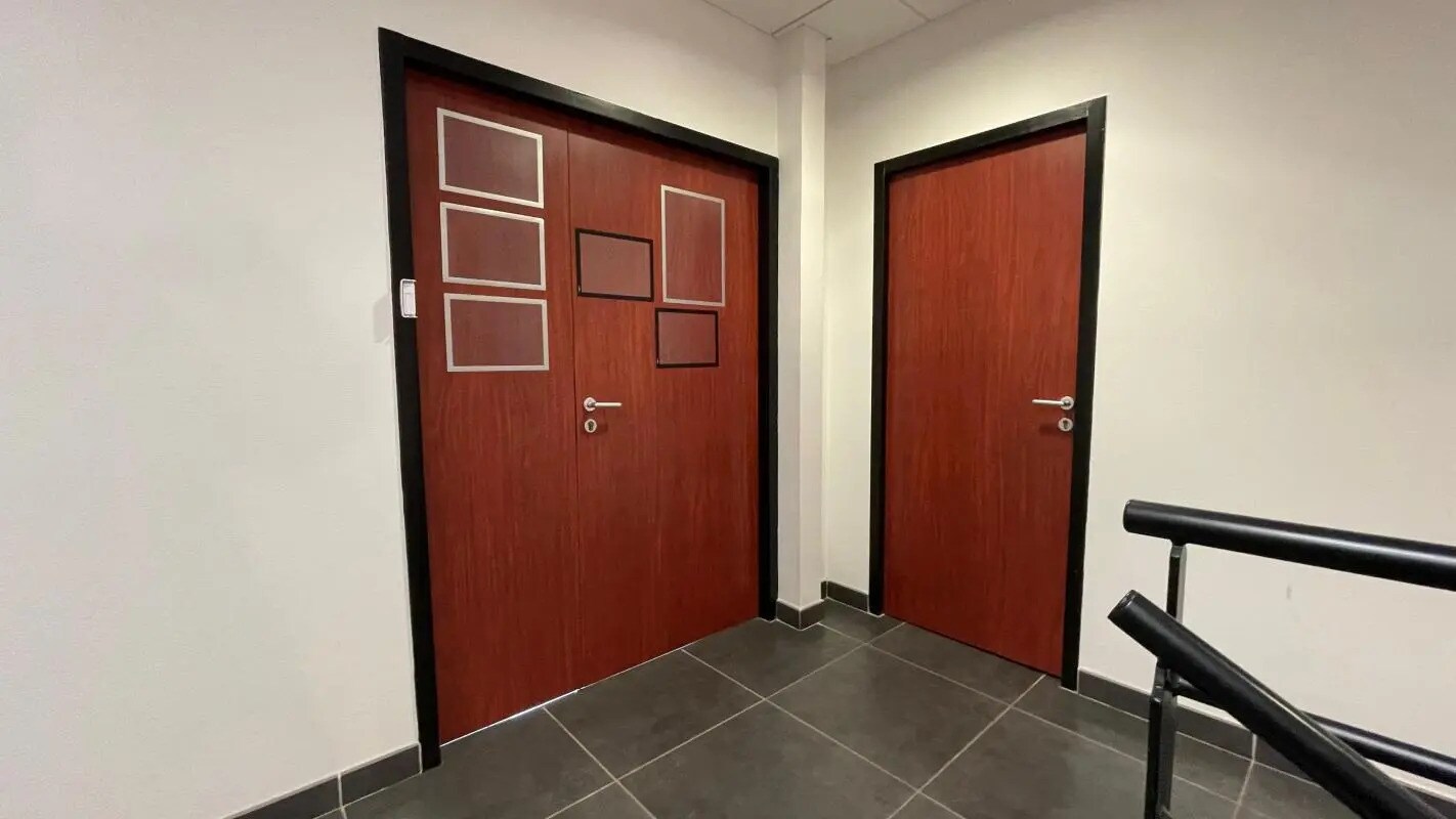 Local d'activités dans Saint-Genis-Pouilly à vendre Photo intérieure– Image 1 sur 12