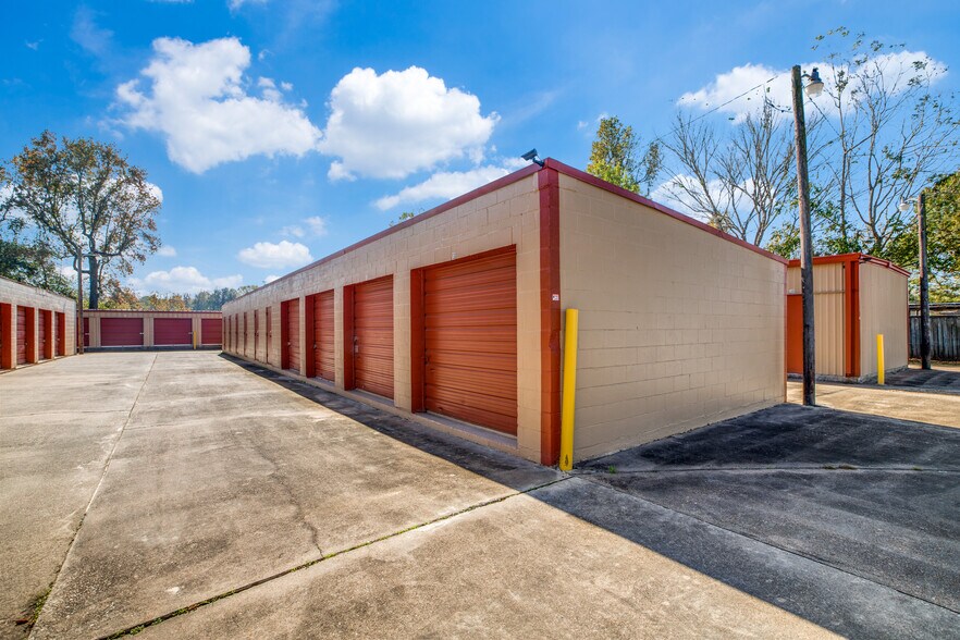 2002 N Main St, Liberty, TX à vendre - Photo principale – Image 1 sur 4