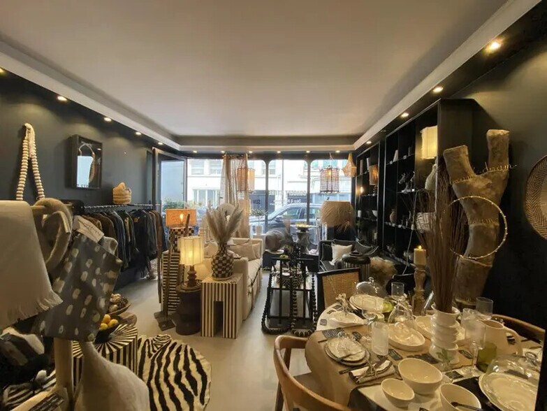 Immeuble residentiel dans Paris à vendre - Photo intérieure – Image 2 sur 7