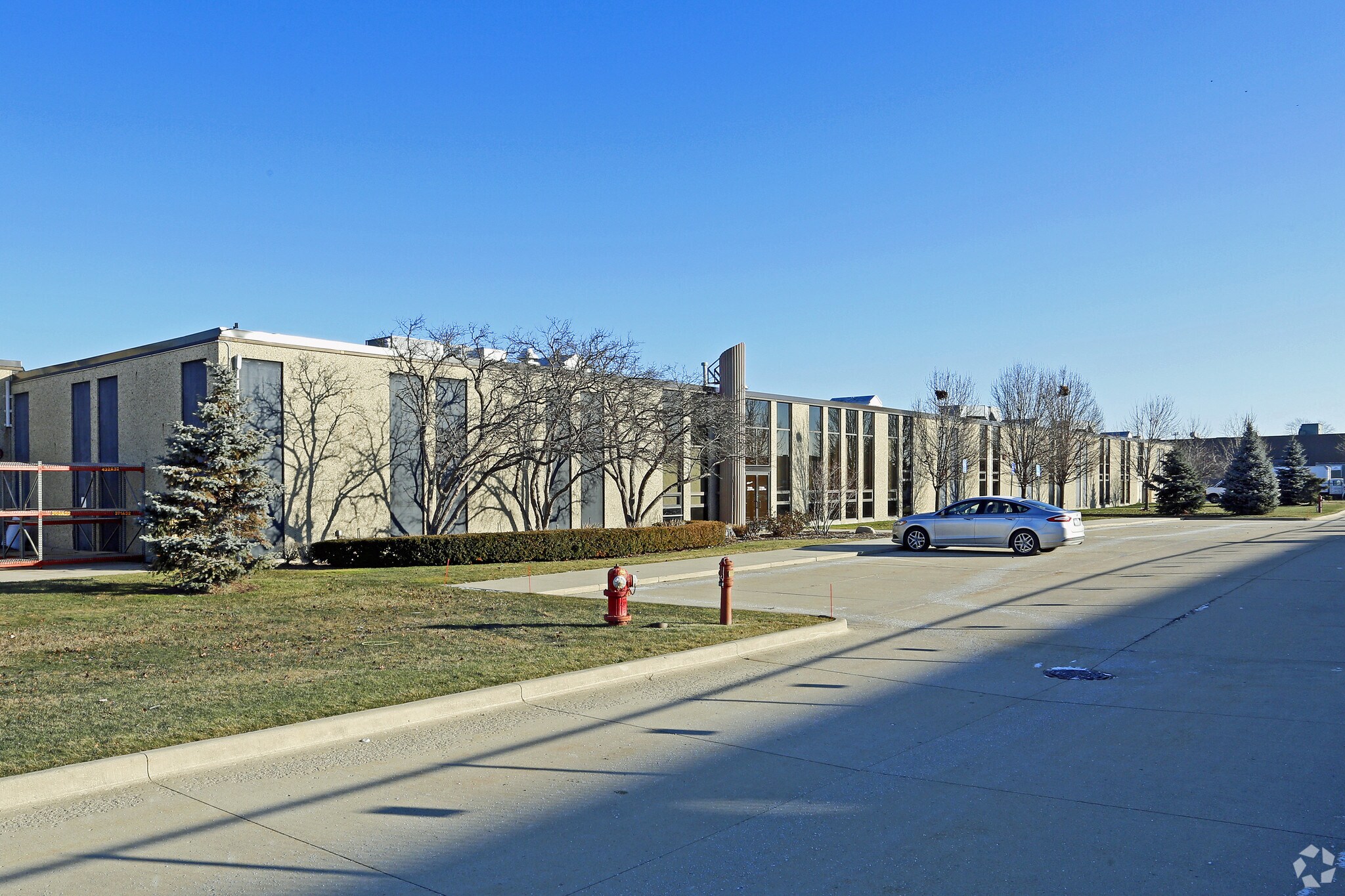 32900 N Avis Dr, Madison Heights, MI à louer Photo principale– Image 1 sur 5