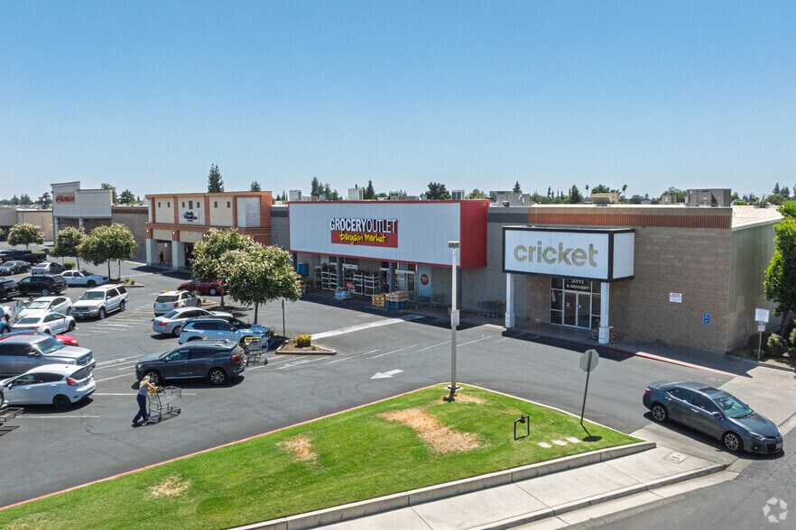 2313-2425 S Mooney Blvd, Visalia, CA à louer - Photo principale – Image 1 sur 6