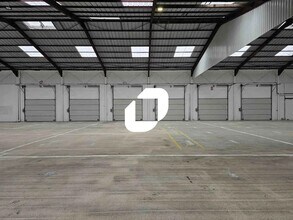 Local d’activités dans Le Mesnil-Amelot à louer Photo intérieure– Image 2 sur 3