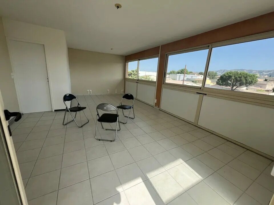 Bureau dans Saint-Rémy-de-Provence à louer Photo de l’immeuble– Image 1 sur 4