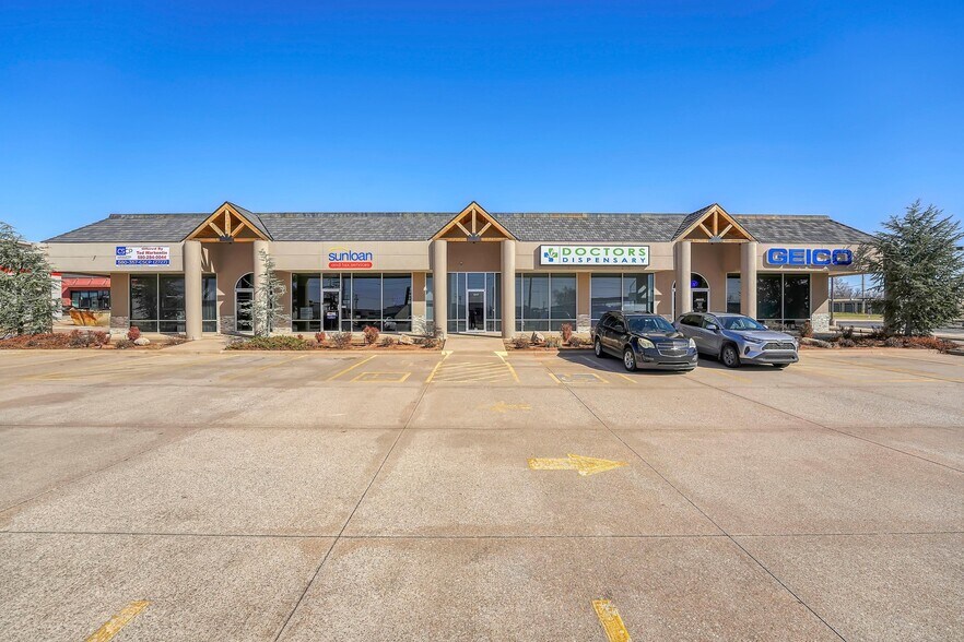1317 NW Sheridan Rd, Lawton, OK à louer - Photo principale – Image 1 sur 2