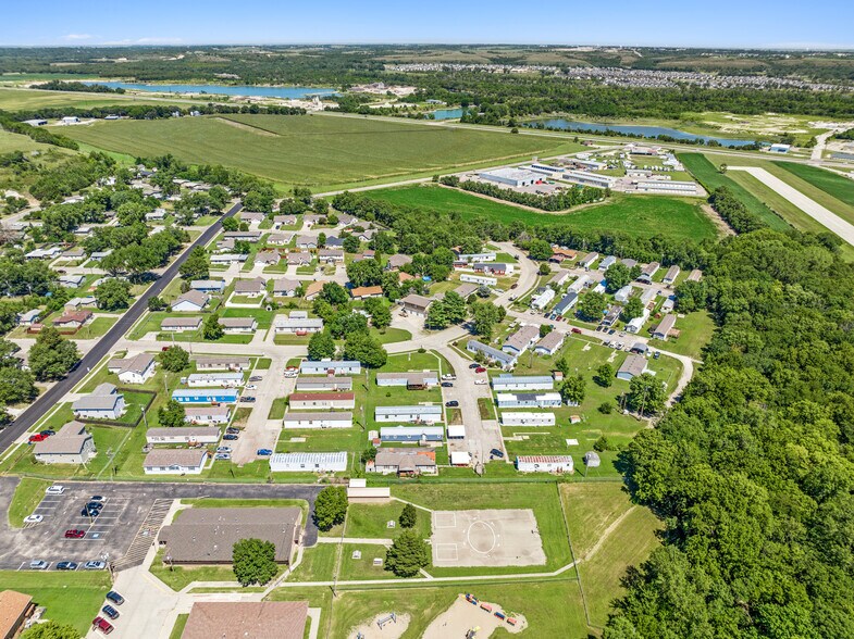 1919 Northwind Dr, Junction City, KS à vendre - Photo de l’immeuble – Image 2 sur 5