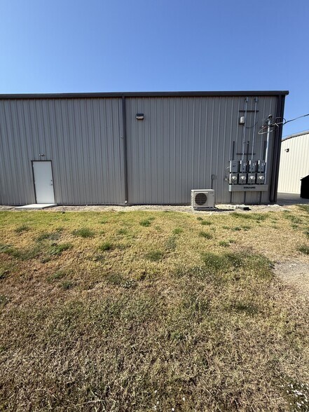 299 Navarro Dr, Seguin, TX à louer - Photo de l’immeuble – Image 3 sur 38