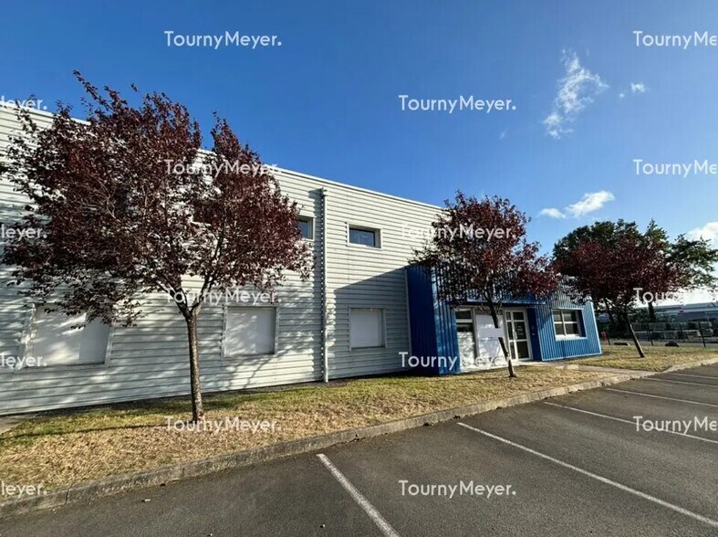 Local d'activités dans La Chevrolière à vendre - Photo de l’immeuble – Image 2 sur 7