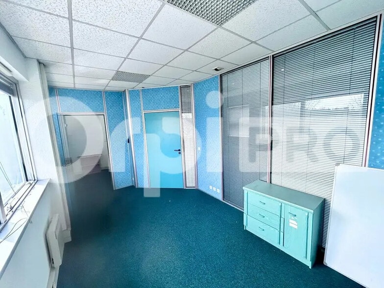 Bureau dans Grigny à vendre - Photo de l’immeuble – Image 2 sur 5