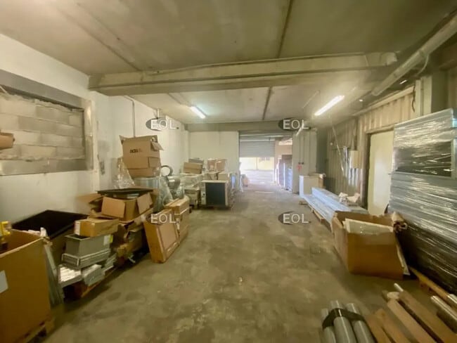 Plus de détails pour Local d'activités à louer