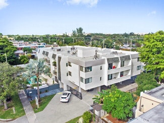 Plus de détails pour 2345 NE 135th St, Miami, FL - Logement à vendre
